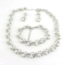 Laden Sie das Bild in den Galerie-Viewer, Dreiteiliges Perlen Ohrring Halskette und Armband