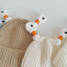 Laden Sie das Bild in den Galerie-Viewer, Leuchtende kleine Monstermütze