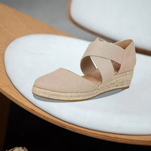 Laden Sie das Bild in den Galerie-Viewer, Sandalen mit Keilabsatz aus Hanfseil