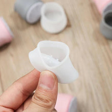 Laden Sie das Bild in den Galerie-Viewer, Schutzhülle aus Silikon für Möbel