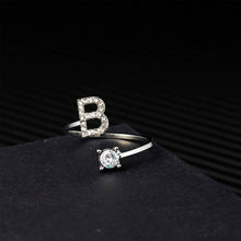 Laden Sie das Bild in den Galerie-Viewer, Buchstaben Ring aus Kristall