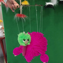 Laden Sie das Bild in den Galerie-Viewer, Straußenmarionetten Schnurpuppen