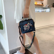 Laden Sie das Bild in den Galerie-Viewer, Modische bestickte Umhängetasche mit breitem Riemen