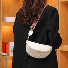 Laden Sie das Bild in den Galerie-Viewer, Rhombus Brusttasche aus weichem Leder