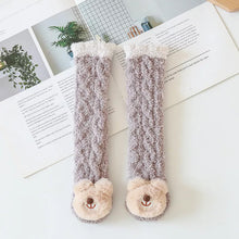 Laden Sie das Bild in den Galerie-Viewer, Flauschige Wintersocken für Babys