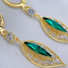 Laden Sie das Bild in den Galerie-Viewer, Armband aus Hetian-Jade mit Blatt