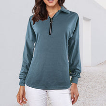 Laden Sie das Bild in den Galerie-Viewer, T-Shirt mit Revers und Reißverschluss