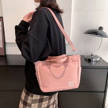 Laden Sie das Bild in den Galerie-Viewer, Leichte Schultertasche aus Nylon