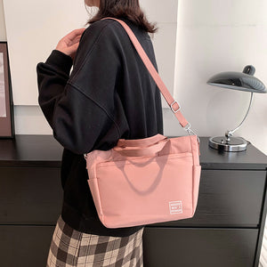 Leichte Schultertasche aus Nylon