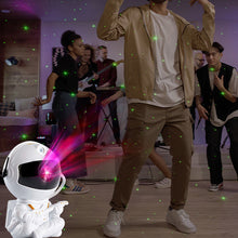 Laden Sie das Bild in den Galerie-Viewer, Astronaut Sternenhimmel Projektor