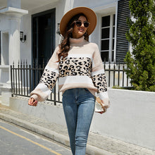 Laden Sie das Bild in den Galerie-Viewer, Rollkragen-Strickpullover mit Leopardenmuster und Farbblock