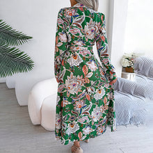 Laden Sie das Bild in den Galerie-Viewer, Vintage geblümtes Hemdkleid mit Revers