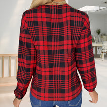 Laden Sie das Bild in den Galerie-Viewer, V-Ausschnitt kariertes T-Shirt