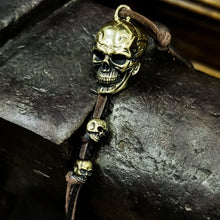 Laden Sie das Bild in den Galerie-Viewer, Glücksschlüsselanhänger für Motorradfahrer