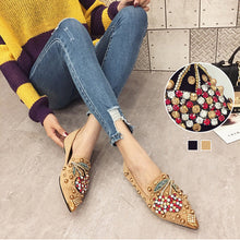 Laden Sie das Bild in den Galerie-Viewer, Kirsche Strass Nietenschuhe