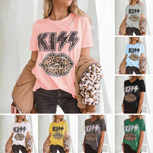 Laden Sie das Bild in den Galerie-Viewer, Rundhals-T-Shirt Mit Leoparden-Lippendruck