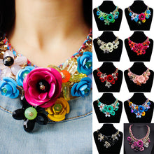 Laden Sie das Bild in den Galerie-Viewer, Handgefertigte Bunte Blumen-Edelsteinkette