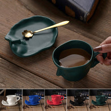 Laden Sie das Bild in den Galerie-Viewer, Kreative Exquisite Künstlerische Kuss-Kaffeetasse aus Keramik