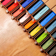 Laden Sie das Bild in den Galerie-Viewer, Apple Watch Silikonarmband