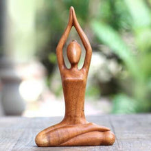 Laden Sie das Bild in den Galerie-Viewer, Holz Yoga Harzdekoration