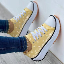 Laden Sie das Bild in den Galerie-Viewer, Bedruckte Schnürschuhe aus Segeltuch mit Plateausohle