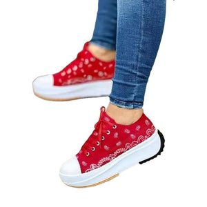 Bedruckte Schnürschuhe aus Segeltuch mit Plateausohle