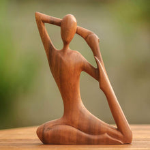 Laden Sie das Bild in den Galerie-Viewer, Holz Yoga Harzdekoration