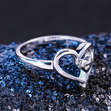 Laden Sie das Bild in den Galerie-Viewer, Damen herzförmiger Ring mit Schriftzug