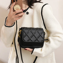 Laden Sie das Bild in den Galerie-Viewer, Damen kleine quadratische Schultertasche mit Modekette