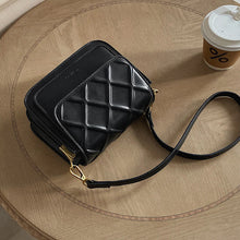 Laden Sie das Bild in den Galerie-Viewer, Damen kleine quadratische Schultertasche mit Modekette