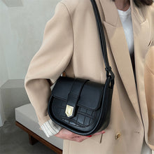 Laden Sie das Bild in den Galerie-Viewer, Damen stilvolle Umhängetasche mit Schnallenverschluss