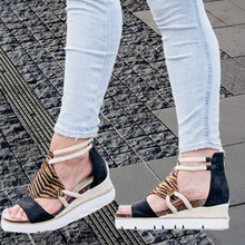 Laden Sie das Bild in den Galerie-Viewer, Damen stilvolle römische Sandalen mit Plateausohle