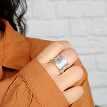 Laden Sie das Bild in den Galerie-Viewer, Drehbarer Kreativer Löwenzahnring