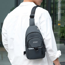 Laden Sie das Bild in den Galerie-Viewer, Einfache wasserdichte Brusttasche für Herren