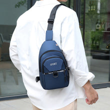 Laden Sie das Bild in den Galerie-Viewer, Einfache wasserdichte Brusttasche für Herren