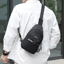 Laden Sie das Bild in den Galerie-Viewer, Einfache wasserdichte Brusttasche für Herren