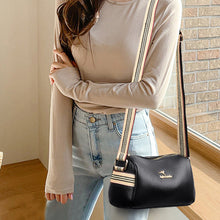 Laden Sie das Bild in den Galerie-Viewer, Einfarbige Trendige Umhängetasche Aus Weichem Leder
