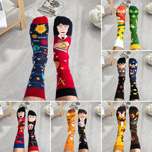 Laden Sie das Bild in den Galerie-Viewer, Interessanter Trend asymmetrische Socken