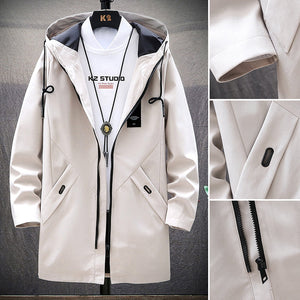 Mittellanger Trenchcoat mit Kapuze
