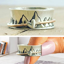 Laden Sie das Bild in den Galerie-Viewer, Kreativer Spinnring mit Bergmuster