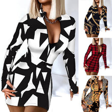 Laden Sie das Bild in den Galerie-Viewer, Rock mit V-Ausschnitt und Digitaldruck