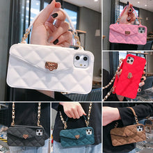 Laden Sie das Bild in den Galerie-Viewer, Handyhülle für Iphone aus Silikon mit Kette