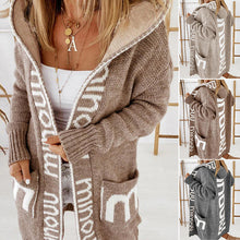 Laden Sie das Bild in den Galerie-Viewer, Damen Lockere lange Strickjacke mit Buchstabendruck