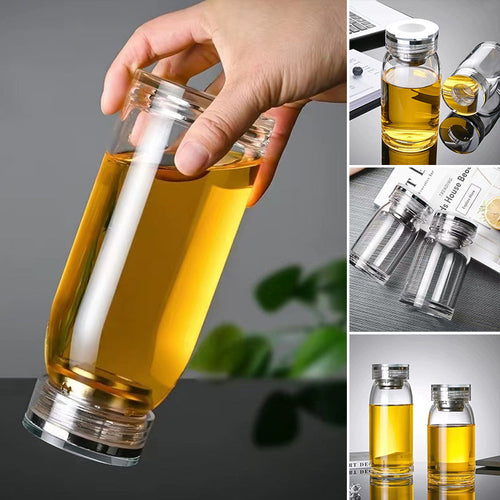 Transparenter Wasserbecher aus verdicktem Glas