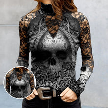 Laden Sie das Bild in den Galerie-Viewer, T-Shirt mit Totenkopf-Print aus Spitze