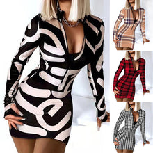 Laden Sie das Bild in den Galerie-Viewer, Rock mit V-Ausschnitt und Digitaldruck