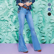 Laden Sie das Bild in den Galerie-Viewer, Elastische Schlagjeans mit Schnürung