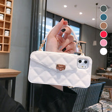 Laden Sie das Bild in den Galerie-Viewer, Handyhülle für Iphone aus Silikon mit Kette