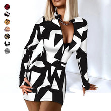 Laden Sie das Bild in den Galerie-Viewer, Rock mit V-Ausschnitt und Digitaldruck