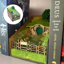 Laden Sie das Bild in den Galerie-Viewer, Bücherregal Miniaturlandschaft Dekoration aus Holz